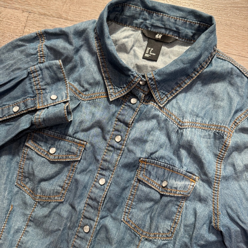 H&M Shirt Women 8 Blue Denim Cotton Western Pearl Snap Cowgirl Rodeo Country Y2K